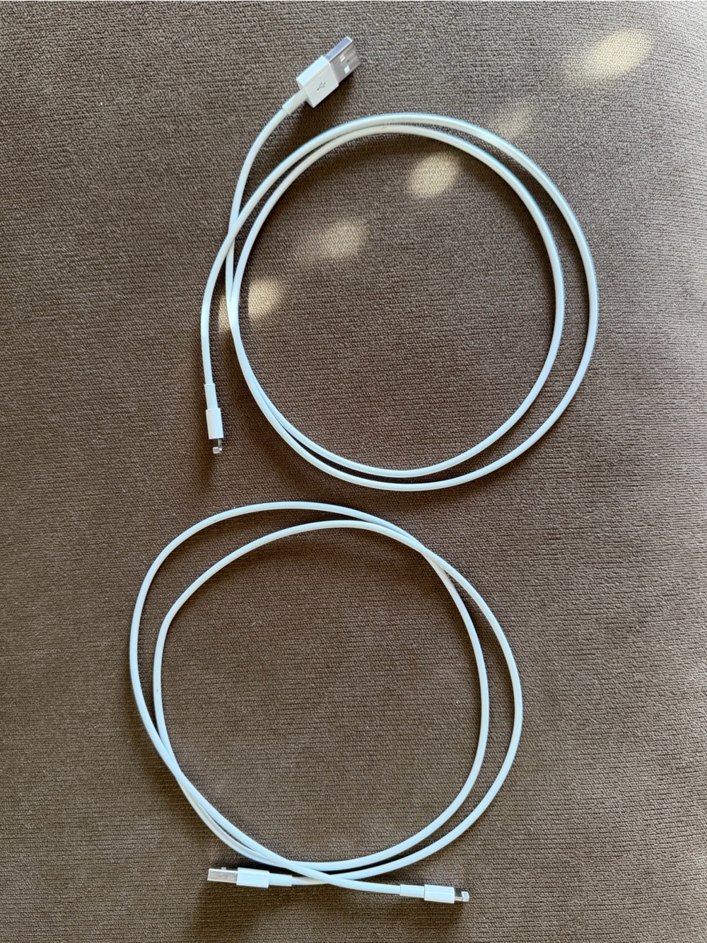 Apple White Lightning to USB Cable - Picture 2 of 2